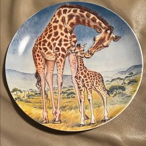 A Kiss for Mother" Giraffe mother and child 8 ½” Signs Of Love" Series Plate